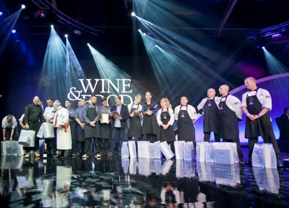 Villeroy & Boch wspiera kulinarne talenty – za nami Wine & Food Noble Night Styl życia, LIFESTYLE - Aruana, Tłusta Kaczka, Smaki Warszawy oraz Mare Monti – to restauracje-laureaci tegorocznej, szóstej już edycji konkursu Wine & Food Noble Night. Młodym, zdolnym kucharzom kibicował Villeroy & Boch, który dla zwycięzców ufundował zestawy porcelany Stella.