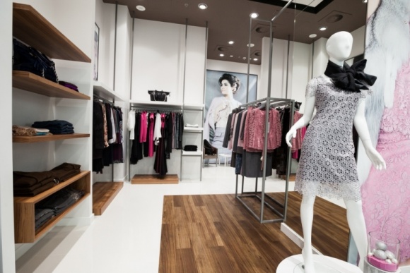 Polska moda w stylowym wnętrzu Styl życia, LIFESTYLE - Wnętrza stworzone przez Forbis Group to indywidualne projekty dostosowane do potrzeb inwestora. W wyniku jednej z kooperacji powstał nowoczesny sklep koncepcyjny POTIS & VERSO w warszawskiej galerii Plac Unii City Shopping.