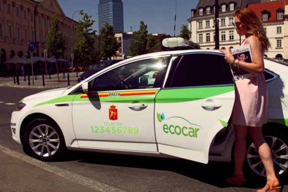 Czytaj magazyn „Art&Business” w taksówkach EcoCar i weź udział w konkursie! Styl życia, LIFESTYLE - Magazyn „Art&Business” od czerwca będzie dostępny w samochodach EcoCar. Wszyscy podróżujący taksówkami po Warszawie otrzymają pakiet najświeższych informacji z obszaru sztuki i biznesu.
