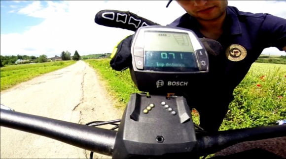 MTB z prądem. Jak to działa? Styl życia, LIFESTYLE - Rowery elektryczne to nie tylko, jak mogłoby się zdawać, jednoślady stworzone z myślą o jeździe miejskiej. To obecnie również rowery trekkingowe, crossowe oraz MTB.