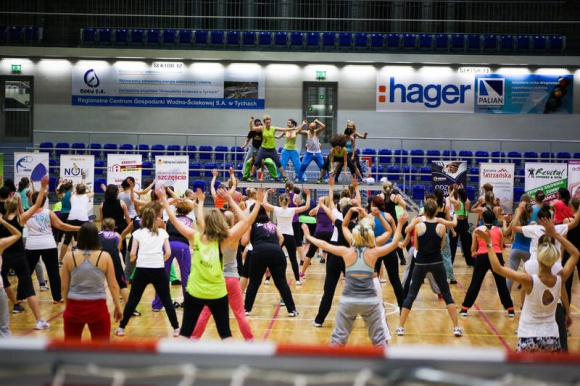Zatańcz salsę i pomóż potrzebującym Styl życia, LIFESTYLE - Fundacja „Bliżej Szczęścia” organizuje II maraton charytatywny Zumby – już 25 października