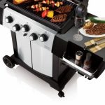 Broil King Signet 90 – spodoba się miłośnikom potraw z rożna.