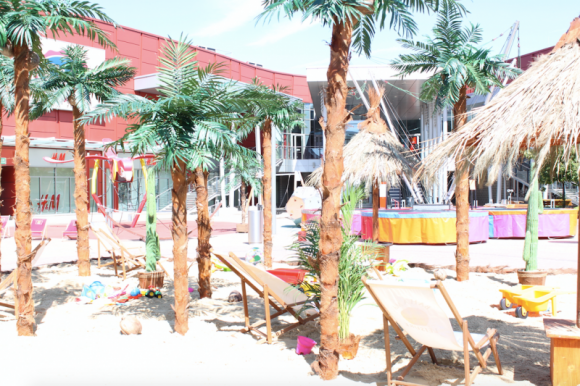 Plażowanie w Porcie Łódź Styl życia, LIFESTYLE - Dziś rusza Wakacyjna Plaża w Centrum Handlowym Port Łódź. Strefa relaksu, zabawy i animacje dla dzieci oraz turnieje sportowe – to atrakcje przygotowane dla Klientów Centrum na pierwsze dwa tygodnie lipca.