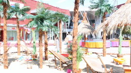 Plażowanie w Porcie Łódź Styl życia, LIFESTYLE - Dziś rusza Wakacyjna Plaża w Centrum Handlowym Port Łódź. Strefa relaksu, zabawy i animacje dla dzieci oraz turnieje sportowe – to atrakcje przygotowane dla Klientów Centrum na pierwsze dwa tygodnie lipca.