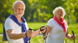 Jasna strona późnego wieku – naukowo o starzeniu się Styl życia, LIFESTYLE - Jak się starzeć, żeby być szczęśliwym? Dlaczego powinniśmy doceniać seniorów? Czy starsza osoba potrafi się bardziej cieszyć od młodszej?