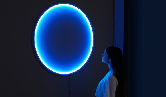 LUZ – jedno z najbardziej relaksujących źródeł światła Styl życia, LIFESTYLE - LUZ to projekt oświetleniowy. Koncept, który ma pomagać ludziom mieszkającym w regionach polarnych, cierpiących z powodu niedostatku światła słonecznego. Jednak nie jest to zwykła lampa.
