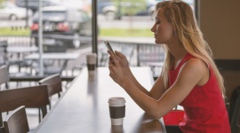 Aplikacje randkowe – popularne czy pomijane? Styl życia, LIFESTYLE - Szybkie tempo życia i dostęp do nowinek technologicznych skutecznie przenosi życie prywatne do strefy wirtualnej. Czy dotyczy to również szukania miłości i nawiązywania nowych znajomości?
