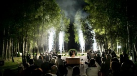 5 sposobów na bezstresowy ślub Styl życia, LIFESTYLE - Ślub traktowany jest zwykle przez narzeczonych jako jedno z najważniejszych wydarzeń w życiu. Jak nad wszystkim zapanować i sprawić, by wielomiesięczne przygotowania były przyjemnością i nie wiązały się ze stresem? Oto kilka sposobów.