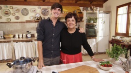 NAJLEPSZE PRZEPISY, CZYLI „WŁOSKA KUCHNIA JAK U BABCI” NA KANALE NAT GEO PEOPLE Styl życia, LIFESTYLE - Donal Skehan wyrusza w kulinarną podróż po Italii w poszukiwaniu wybornych smaków i prostych składników, odwiedzając niekwestionowane królowe gotowania, czyli babcie.