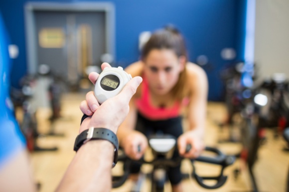Trening last minute przed urlopem Styl życia, LIFESTYLE - W tym roku miało być inaczej. A tymczasem jak zwykle z przerażeniem orientujemy się, że urlop tuż tuż, a nasza forma oraz przede wszystkim wygląd naszego ciała pozostawia sporo do życzenia. Czy można coś z tym jeszcze zrobić?