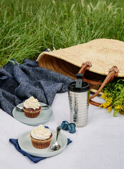Magia letnich śniadań z kawą Styl życia, LIFESTYLE - Od Central Parku aż po Warszawę – wszyscy kochają błogie początki dnia. W letnie dni moda na ich celebrację uderza z podwójną siłą!