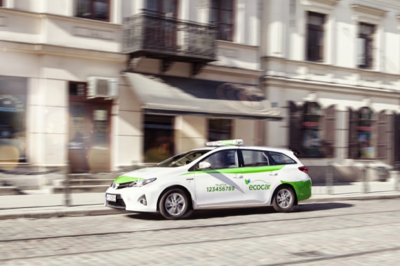 W taksówce z Chopinem Styl życia, LIFESTYLE - Do końca sierpnia osoby podróżujące taksówkami EcoCar mogą posłuchać podczas jazdy muzyki Fryderyka Chopina. Akcja promująca twórczość kompozytora towarzyszy 12. Międzynarodowemu Festiwalowi „Chopin i jego Europa”.