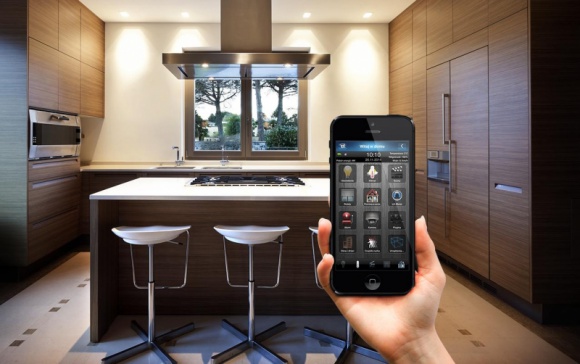 Smart home już na każdą kieszeń. Dewelopera i klienta Styl życia, LIFESTYLE - Stać nas na inteligentne mieszkania? Systemy smart home w podstawowej wersji kosztują już mniej więcej tyle, ile nowy telewizor ze średniej półki. Polacy mogą i chętnie unowocześniają swoje domy, a wielu kupuje już mieszkania z takim wyposażeniem w standardzie.