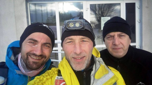 W szczytnym celu przez całe wybrzeże Styl życia, LIFESTYLE - Siedem dni, skrajnie trudne warunki pogodowe, sztorm i 550 kilometrów polskiego wybrzeża do pokonania na własnych nogach. Charytatywny bieg Ultrakrew „Każdy ma swój krwiobieg” dotarł do mety m.in. dzięki wsparciu polskich czołówek.