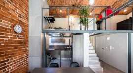Wrocławski loft wnętrzem roku? Zagłosuj! Styl życia, LIFESTYLE - Beton na ścianach, metal na podłodze, huśtawka zamontowana pod sufitem. Wrocławski loft Nowej Papierni został nominowany w plebiscycie Polskie Wnętrze 2016. Głosowanie trwa do końca lutego.