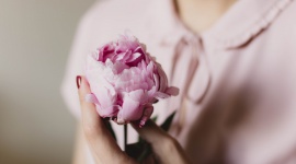 8 postanowień na 8 marca Styl życia, LIFESTYLE - Z okazji najbardziej kobiecego święta w roku – Dnia Kobiet – proponujemy, żebyś raz jeszcze, tym razem na spokojnie i bez akompaniamentu sylwestrowych fajerwerków, zastanowiła się nad tym, czego naprawdę potrzebujesz. Podsuwamy 8 pomysłów na wiosenne zmiany.