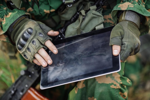 Armia matką wynalazków Styl życia, LIFESTYLE - Znajdziemy je samochodzie, biurze, a nawet kuchni – technologie, które narodziły się w wojsku, wykorzystujemy na co dzień, nawet o tym nie wiedząc. Oto 7 rozwiązań, które przeszły „do cywila”.