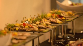Travelery 2017 z marką Deli Catering Styl życia, LIFESTYLE - Najbardziej prestiżowe nagrody podróżnicze w Polsce rozdane. Także i tym razem o oprawę kulinarną uroczystej Gali zadbał lider na rynku usług cateringowych w zakresie kulinariów eventowych – Deli Catering.