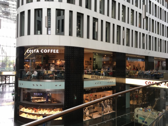 Nowa przestronna COSTA COFFEE w Placu Unii City Shopping Styl życia, LIFESTYLE - Latem w ofercie COSTA COFFEE w Placu Unii City Shopping znajdziemy szereg nowości m.in. Cold Brew – macerowaną przez 20h kawę podawaną na zimno oraz szeroki wybór orzeźwiających, mrożonych Frostino.