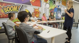 Nowa szkoła językowa w Bytomiu. Na początek darmowe lekcje Styl życia, LIFESTYLE - Bezpłatne zajęcia języka angielskiego dla dzieci w wieku 3-14 lat, przez całe wakacje, sześć dni w tygodniu. W Agorze Bytom ruszyła szkoła Profi-Lingua. To pierwsza placówka tej sieci w Bytomiu i jedyna w Polsce zlokalizowana w galerii handlowej.