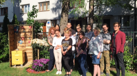 Sense and Body. Firma przyjazna pszczołom Styl życia, LIFESTYLE - Od kilku lat coraz częściej porusza się temat zanikania na świecie owadów zapylających. Firma Sense & Body, która od jakiegoś czasu opiekuje się własną pszczelą rodziną postanowiła stawić czoła temu problemowi.