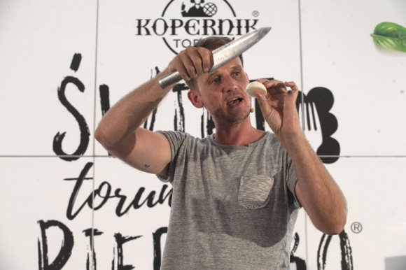 Święto Toruńskiego Piernika 2017 – najlepszy festiwal kulinariów i kultury Styl życia, LIFESTYLE - Święto Toruńskiego Piernika, które odbyło się 11-12 sierpnia w Toruniu, zamieniło toruńską Starówkę i Błonia Nadwiślańskie w kulinarno-kulturalną oraz festiwalową scenę.