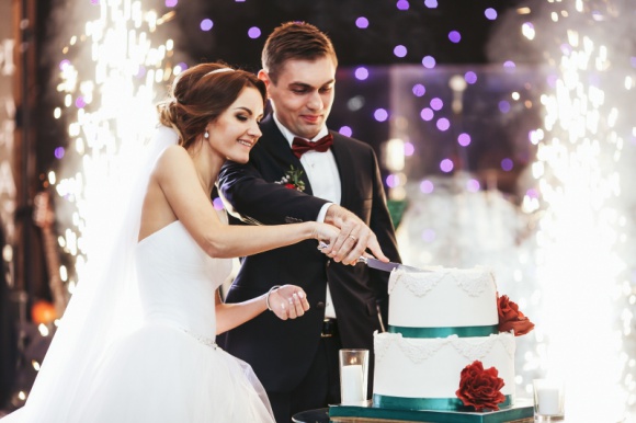 Idealna pora na ślub? Podpowiadamy, kiedy warto zorganizować wesele Styl życia, LIFESTYLE - Wybór daty ślubu to dla młodej pary nie lada wyzwanie. W końcu wszyscy nowożeńcy marzą, aby ten dzień był jedyny i niepowtarzalny. Kiedy zatem zorganizować ceremonię ślubną, czy istnieje niezawodna pora roku?