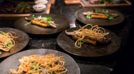 Zaskakujące smaki zimy. Nowe menu OVO Bar & Restaurant Styl życia, LIFESTYLE - Kaczka w mandarynkowej glazurze, polędwica z jelenia szlachetnego podana z owsianką z topinamburem, opalany tuńczyk z bananowym żelem. Już jest nowe, zimowe menu OVO Bar & Restaurant we Wrocławiu.