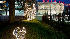 Wola Park zaprasza na świąteczne atrakcje Styl życia, LIFESTYLE - Nastrojowe iluminacje, świąteczne dekoracje, pachnące stoiska Jarmarku Bożonarodzeniowego, a do tego lodowisko „pod chmurką”, spotkania z Mikołajem i warsztaty dekoratorskie. Wśród takich atrakcji spędzą czas odwiedzający Wola Park w grudniu.