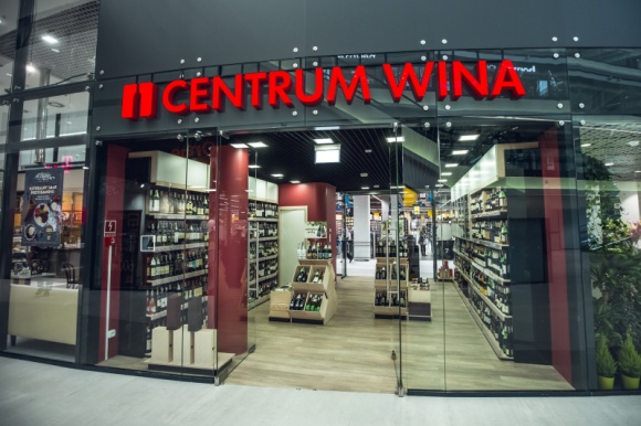 Pijemy coraz więcej wina - Centrum Wina otwiera w Krakowie trzeci sklep Styl życia, LIFESTYLE - Centrum Wina otwiera sklep w krakowskim Centrum Handlowym Serenada. To 26. lokalizacja ogólnopolskiej sieci i trzecia w Krakowie. - Jesteśmy tam, gdzie domagają się tego klienci. Podążamy za rozwojem rynku wina - mówi Prezes AMBRA S.A. Robert Ogór.