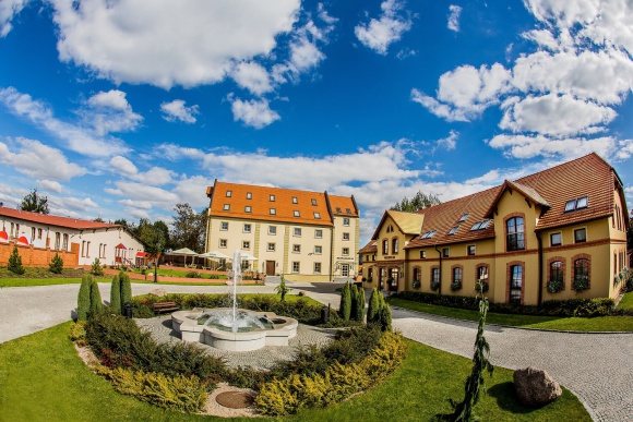 Majówka na 5 sposobów Styl życia, LIFESTYLE - Tegoroczna majówka dla wcześniej planujących i dobrze zorganizowanych to szansa na 9 dni wolnego. Jeśli zastanawiasz się, jak wykorzystać ten czas, ale trudno jest ci zdecydować, bo nie masz pewności, co do pogody, to koniecznie przeczytaj przygotowaną listę sposobów na majówkę