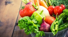 Drobne zmiany, duży efekt – czyli jak obniżyć poziom „złego” cholesterolu? Styl życia, LIFESTYLE - Lato to świetny moment na to, by wprowadzić do swojego codziennego menu zmiany, które mogą pomóc nam w obniżeniu poziomu „złego” cholesterolu LDL, a w efekcie korzystnie wpłynąć na zdrowie naszego serca. Jakie? Oto kilka najważniejszych, które pomogą nam zadbać o zdrowie.