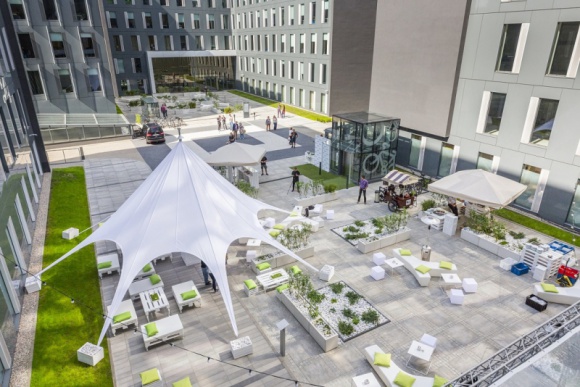 Catering pod chmurką Styl życia, LIFESTYLE - O cateringu pod chmurką, trendach w nim panujących i na co warto zwrócić tu szczególną uwagę opowiada Damian Wiatrak, dyrektor zarządzający w firmie DELI Catering.