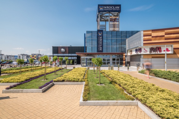 Jesień nowych marek we Wrocław Fashion Outlet Styl życia, LIFESTYLE - Nowy, powiększony salon Nike, jubiler W.Kruk, niezwykła oferta Lacoste czy stały salon Tchibo. To tylko niektóre z nowości, jakie jesienią czekają na miłośników stylowych okazji w największym outlecie Dolnego Śląska