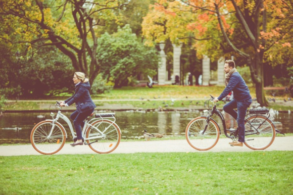 Rower jesienią – czy to dobry pomysł? Styl życia, LIFESTYLE - Chłód, choroby, smog, niewygoda – czy mamy rację odstawiając rower do piwnicy aż do wiosny?