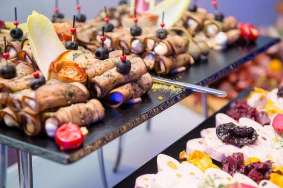 Deli Catering wsparło kulinarnie Samorządowe Forum Kapitału i Finansów Styl życia, LIFESTYLE - Za nami najważniejsze spotkanie, łączące liderów samorządu i finansów. O oprawę kulinarną wydarzenia zadbał lider na rynku usług cateringowych w zakresie kulinariów eventowych – marka Deli Catering.