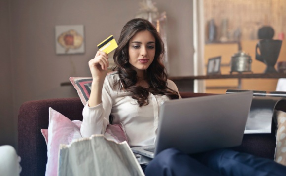 Poluj na okazje! Skorzystaj z Black Friday i Cyber Monday Styl życia, LIFESTYLE - Cyber Monday to dodatkowo szansa na upolowanie „perełek” w okazyjnych cenach w internetowych sklepach. To dobra okazja na zaopatrzenie się w prezenty idealne na miarę naszych przedświątecznych potrzeb. Sprawdź skąd wzięło się to święto i jak możesz na nim skorzystać!