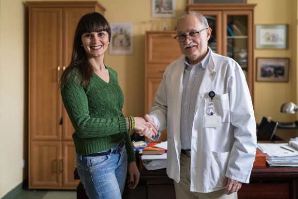 Szkoła Języków Obcych ABC wspiera Podlaskie Hospicjum Dziecięce Styl życia, LIFESTYLE - Powiększyło się grono darczyńców Podlaskiego Hospicjum Dziecięcego. Właśnie dołączyła do niego Szkoła Języków Obcych ABC, która zobowiązała się co miesiąc przekazywać 1 procent swojego dochodu na rzecz podopiecznych Stowarzyszenia „Obok nas”.