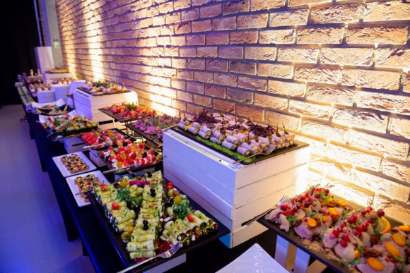 Deli Catering wsparło kulinarnie Kongres Polskiego Kapitału Styl życia, LIFESTYLE - Za nami trzecia już edycja Kongresu Polskiego Kapitału. Również i w tym roku o kulinarne doznania gości zadbał lider na rynku usług cateringowych w zakresie kulinariów eventowych – marka Deli Catering.