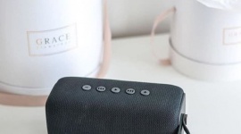 5 akcesoriów w najmodniejszych kolorach, które odmienią mieszkanie na wiosnę Styl życia, LIFESTYLE - Wiosenne temperatury sprawiają, że większości z nas udziela się pozytywny nastrój i czujemy nagły przypływ energii. Wiosnę warto wpuścić do domów - i wcale nie potrzeba w tym celu przeprowadzać gruntownego remontu. Oto przedmioty, które odmienią każde wnętrze.