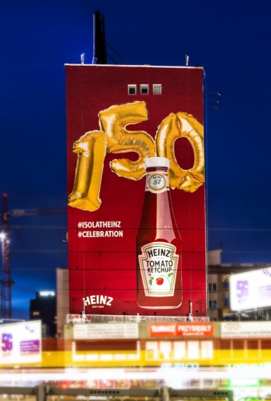 IKONA OZDOBIŁA MURY POLSKICH MIAST, CZYLI JAK HEINZ ŚWIĘTUJE SWOJE 150. URODZINY Styl życia, LIFESTYLE - Heinz, jedna z najbardziej znanych marek na świecie, tym roku obchodzi 150. rocznicę powstania. Aby uczcić kamień milowy w swojej historii, Heinz ozdobił muralami trzy polskie miasta. Zdjęcia i film, pokazujący ich powstanie, są już dostępne.