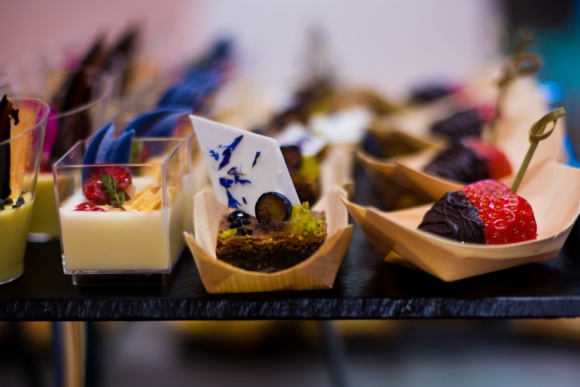 SweetTARGI z marką Deli Catering Styl życia, LIFESTYLE - Za nami jubileuszowa, dziesiąta już edycja Targów Cukierniczych, Piekarniczych i Lodziarskich SweetTARGI. Wydarzenie wsparł kulinarnie lider na rynku usług cateringowych w zakresie kulinariów eventowych, marka Deli Catering.
