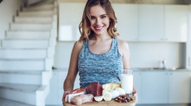 Zadbaj o formę na wiosnę. Te produkty pomogą Ci zbudować masę mięśniową! Styl życia, LIFESTYLE - Sezon wiosenny to idealna pora, by popracować nieco nad swoją sylwetką.