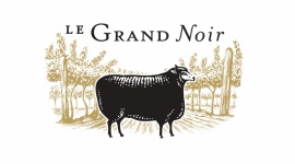 Le Grand Noir – wino o buntowniczej naturze Styl życia, LIFESTYLE - Co może powstać z połączenia francuskiej tradycji winiarskiej i nieszablonowego smaku nowego świata? Co może powstać w wyniku połączenia doświadczenia, pasji, chęci rozwoju i kreatywności? Odpowiedź to wino Le Grand Noir, czyli niebanalny smak i czarna owca na etykiecie.