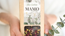 Dzień Matki – idealny czas na herbatę w towarzystwie ukochanej osoby Styl życia, LIFESTYLE - Poszukując idealnego prezentu na Dzień Matki często skupiamy się na kosztownych upominkach, które choć efektowne, nie zawsze trafiają w gusta. Pamiętajmy jednak, że najlepszym, co możemy podarować, jest wspólnie spędzony czas.