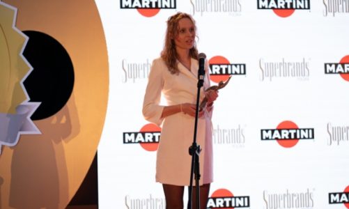 Marka Martini ze statuetką Superbrands 2019