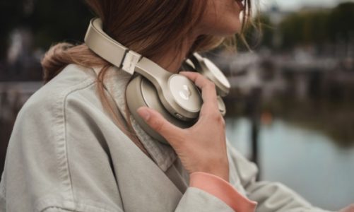 Nowy wymiar odbierania muzyki – nauszne słuchawki Clam ANC DGTL od Fresh n Rebel