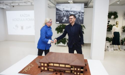 „#Każda koszula pomaga” w budowie szkoły w Ghanie