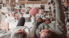 3 wyjątkowe prezenty, których NIE KUPISZ w żadnym sklepie Styl życia, LIFESTYLE - To ostatnie można osiągnąć – i to bynajmniej nie biegając po sklepach czy przeglądając witryny internetowe. Oto 3 wyjątkowe prezenty, których nie kupimy w żadnym sklepie!