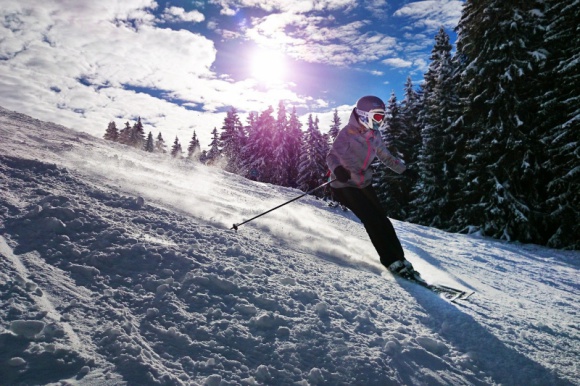 10 przykazań narciarza i snowboardzisty. Jak się przygotować? Styl życia, LIFESTYLE - Ferie zimowe, a wraz z nimi sezon narciarski w pełni. Choć za oknem kilka stopni na plusie, górskie stoki są już przygotowane dla miłośników białego szaleństwa. Jak odpowiednio przygotować się do jazdy, aby nie nabawić się urazu? Warto poznać 10 zasad!